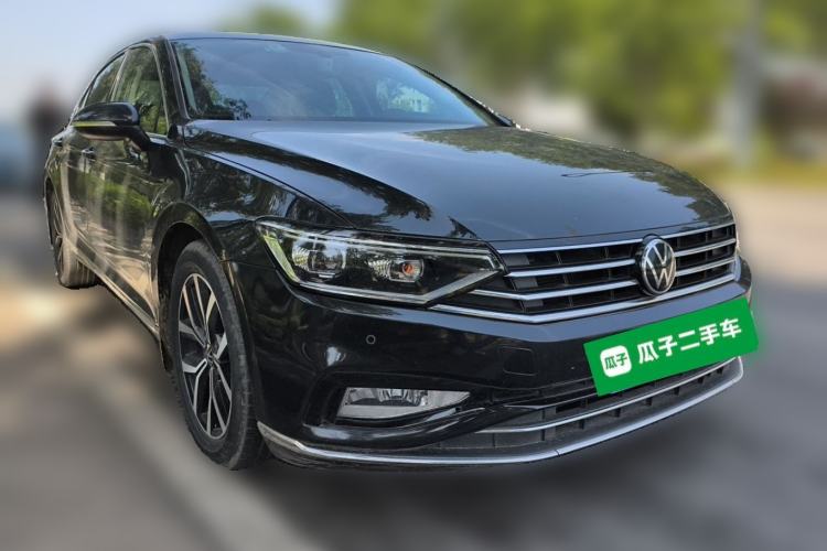 Used Volkswagen Magotan 2020 330TSI DSG Leading Model Front Right 45 Deg