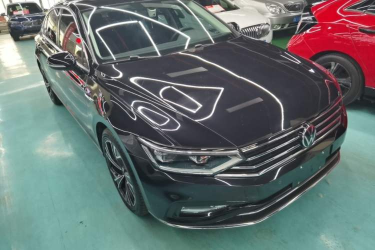 Used Volkswagen Magotan 2020 330TSI DSG Luxury Edition Front Right 45 Deg