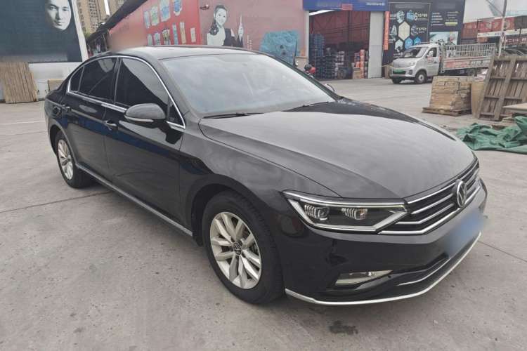 Used Volkswagen Magotan 2020 280TSI DSG Comfort Edition Front Right 45 Deg