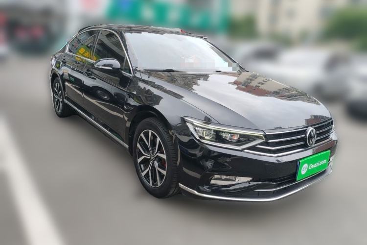Used Volkswagen Magotan 2020 330TSI DSG Leading Model Front Right 45 Deg