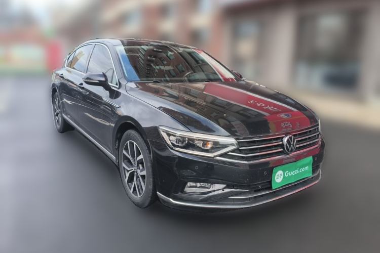 Used Volkswagen Magotan 2020 330TSI DSG Leading Model Front Right 45 Deg