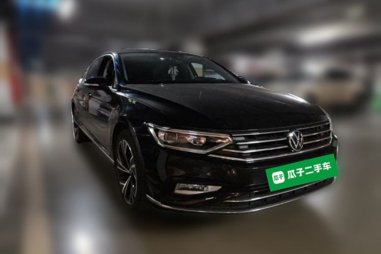 Used Volkswagen Magotan 2020 330TSI DSG Luxury Edition Front Right 45 Deg