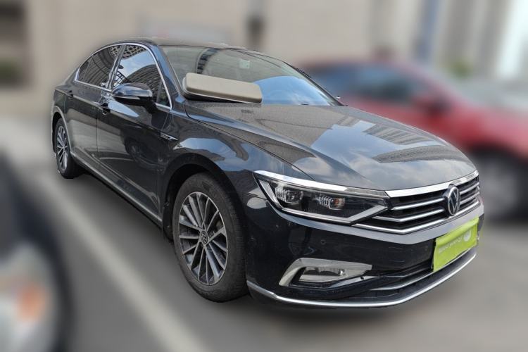 Used Volkswagen Magotan 2020 330TSI DSG Luxury Edition Front Right 45 Deg