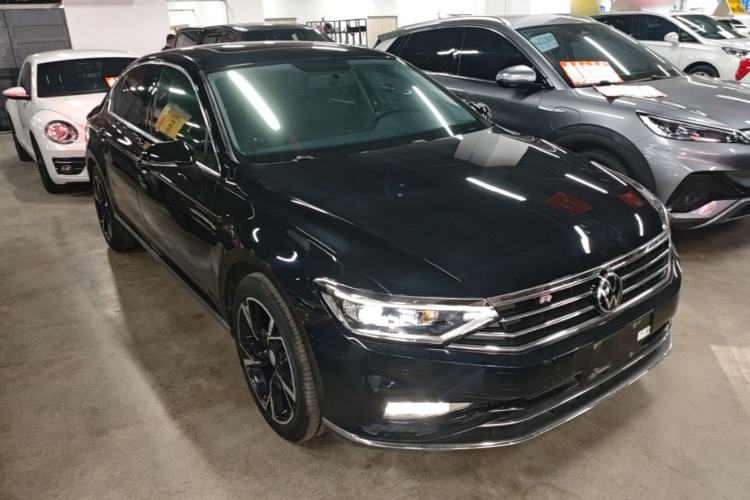 Used Volkswagen Magotan 2020 280TSI DSG Comfort Edition Front Right 45 Deg