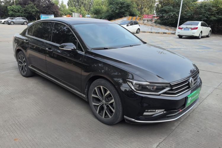 Used Volkswagen Magotan 2020 280TSI DSG Comfort Edition Front Right 45 Deg
