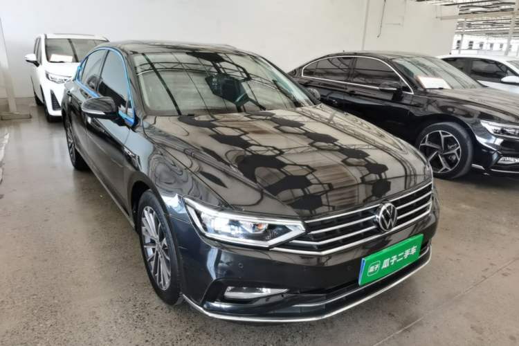 Used Volkswagen Magotan 2020 330TSI DSG Luxury Edition Front Right 45 Deg