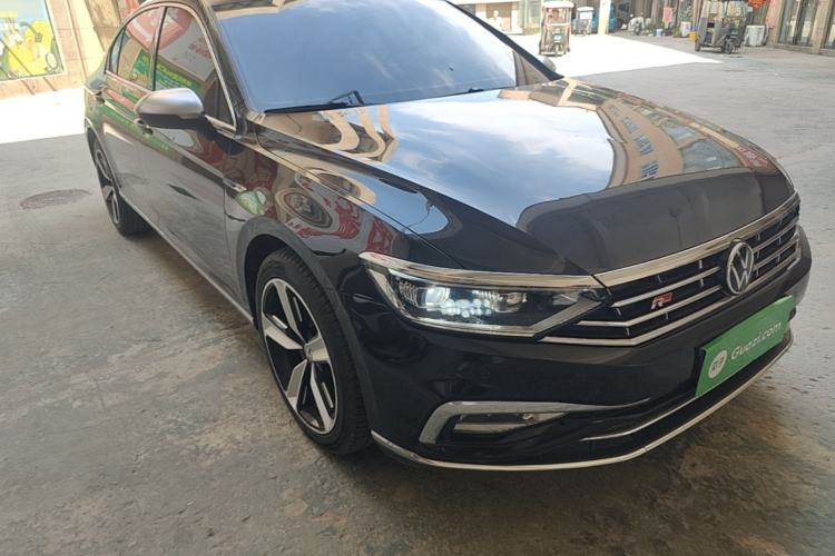 Used Volkswagen Magotan 2020 330TSI DSG Luxury Edition Front Right 45 Deg