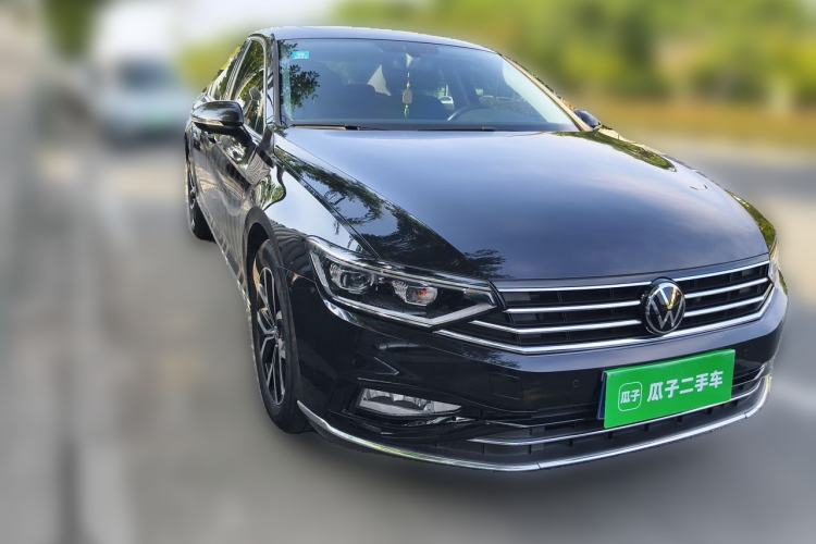 Used Volkswagen Magotan 2020 330TSI DSG Leading Model Front Right 45 Deg