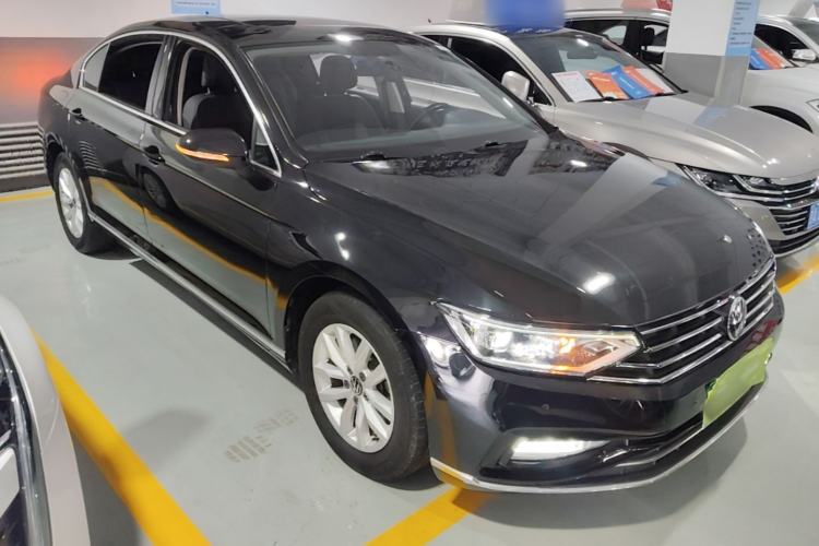 Used Volkswagen Magotan 2020 280TSI DSG Comfort Edition Front Right 45 Deg