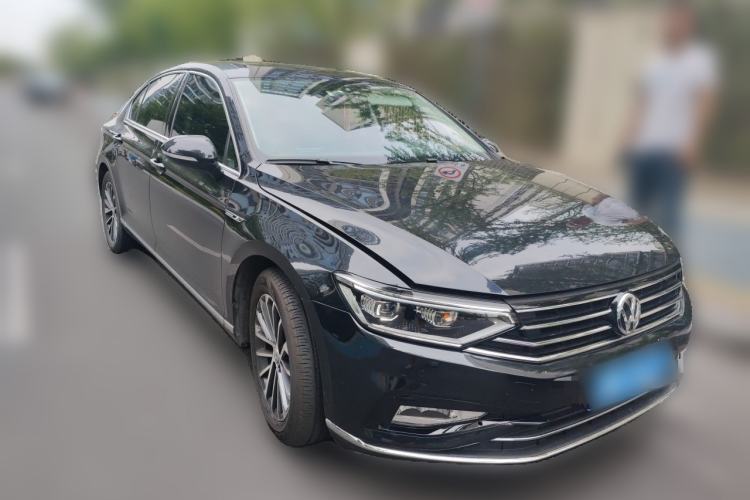 Used Volkswagen Magotan 2020 330TSI DSG Luxury Edition Front Right 45 Deg