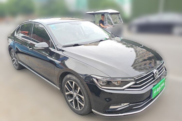 Used Volkswagen Magotan 2020 330TSI DSG Leading Model Front Right 45 Deg