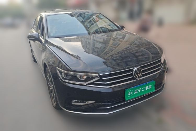 Used Volkswagen Magotan 2020 330TSI DSG Leading Model Front Right 45 Deg