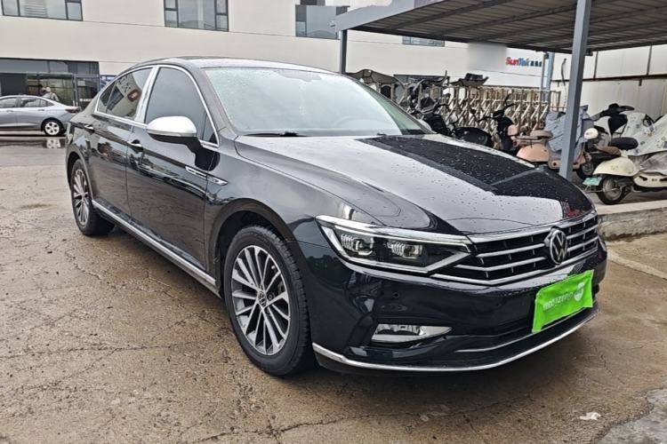 Used Volkswagen Magotan 2020 330TSI DSG Luxury Edition Front Right 45 Deg