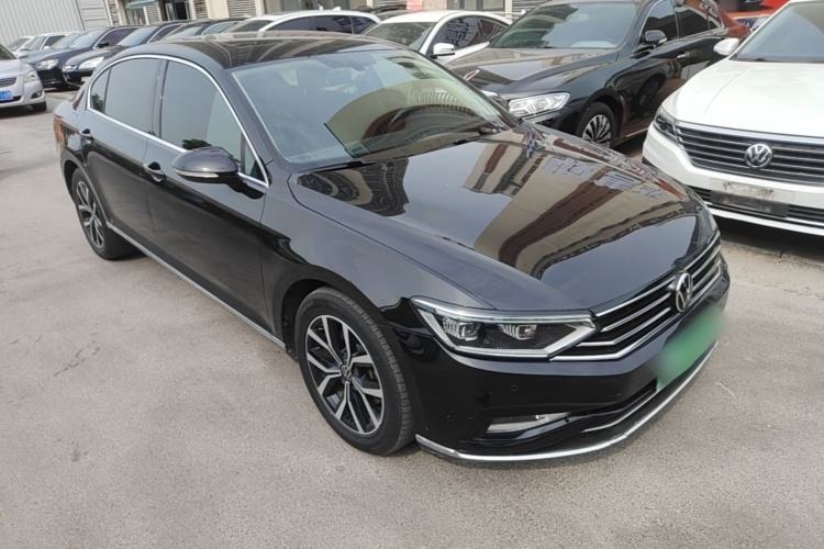 Used Volkswagen Magotan 2020 330TSI DSG Leading Model Front Right 45 Deg