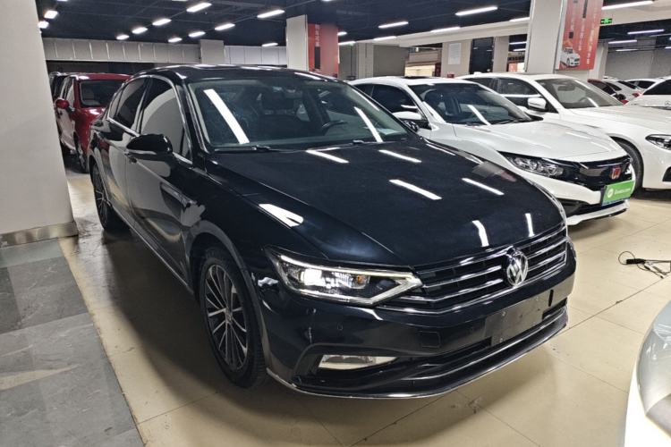 Used Volkswagen Magotan 2020 330TSI DSG Luxury Edition Front Right 45 Deg