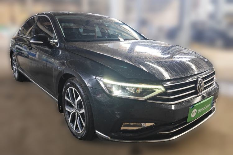 Used Volkswagen Magotan 2020 330TSI DSG Leading Model Front Right 45 Deg