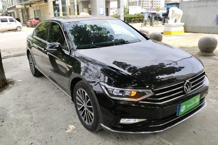 Used Volkswagen Magotan 2020 330TSI DSG Luxury Edition Front Right 45 Deg