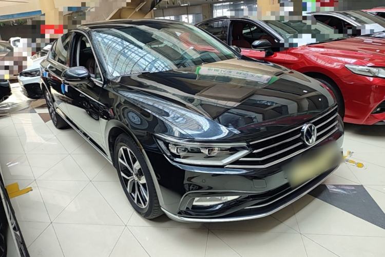 Used Volkswagen Magotan 2020 330TSI DSG Leading Model Front Right 45 Deg