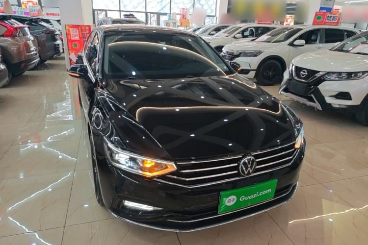 Used Volkswagen Magotan 2020 330TSI DSG Leading Model Front Right 45 Deg