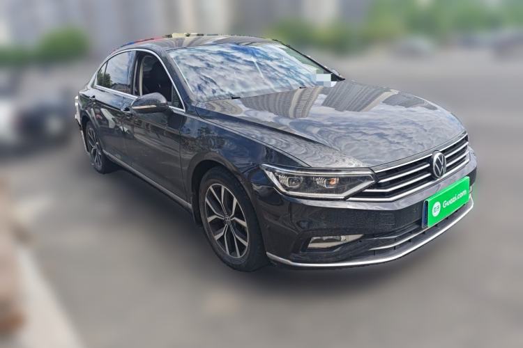 Used Volkswagen Magotan 2020 330TSI DSG Leading Model Front Right 45 Deg
