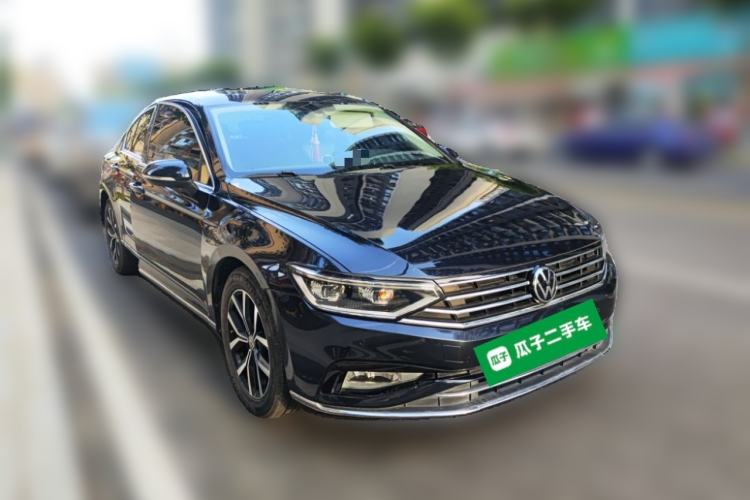 Used Volkswagen Magotan 2020 330TSI DSG Leading Model Front Right 45 Deg