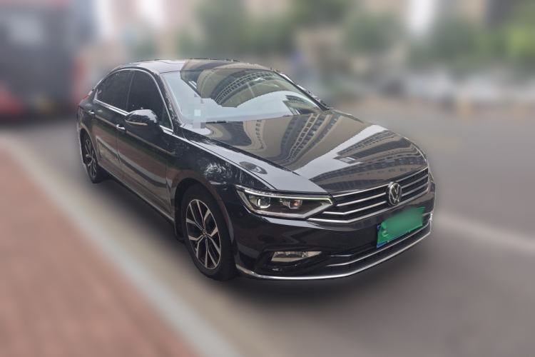 Used Volkswagen Magotan 2020 330TSI DSG Leading Model Front Right 45 Deg