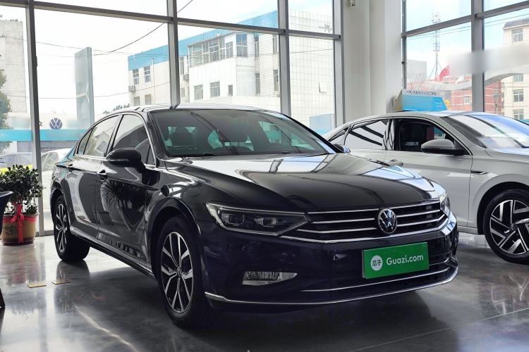 Used Volkswagen Magotan 2020 330TSI DSG Leading Model Front Right 45 Deg