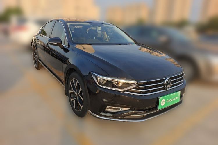 Used Volkswagen Magotan 2020 330TSI DSG Leading Model Front Right 45 Deg