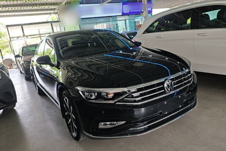 Used Volkswagen Magotan 2020 280TSI DSG Leading Edition Front Right 45 Deg