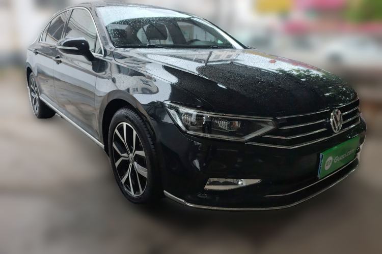 Used Volkswagen Magotan 2020 330TSI DSG Leading Model Front Right 45 Deg