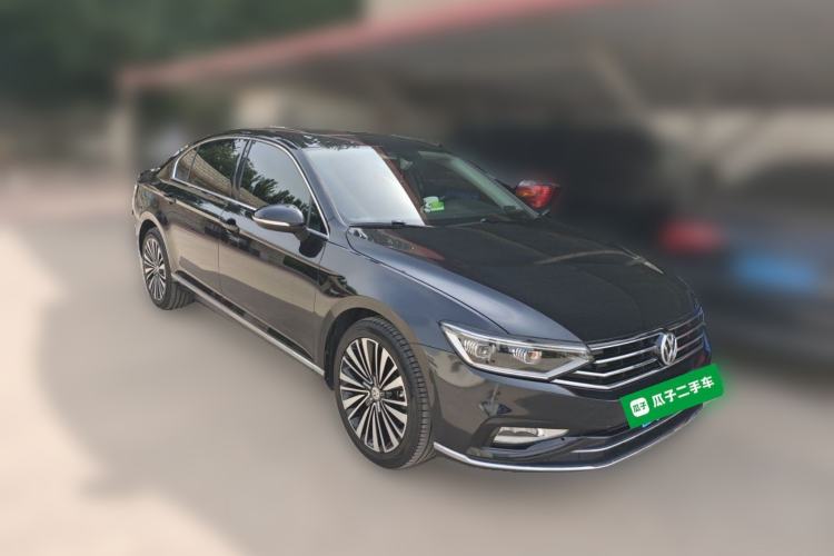 Used Volkswagen Magotan 2020 330TSI DSG Leading Model Front Right 45 Deg