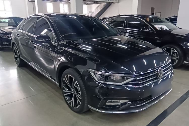 Used Volkswagen Magotan 2020 330TSI DSG Luxury Edition Front Right 45 Deg