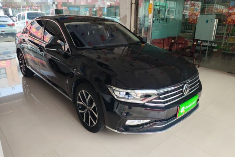 Used Volkswagen Magotan 2020 330TSI DSG Leading Model Front Right 45 Deg