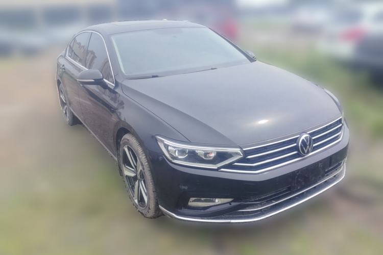 Used Volkswagen Magotan 2020 280TSI DSG Comfort Edition Front Right 45 Deg