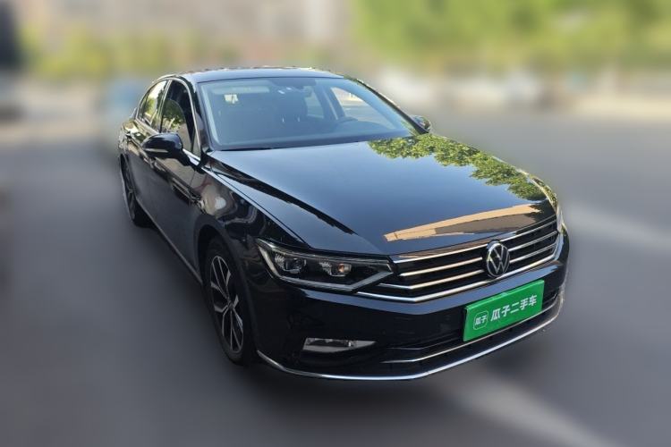 Used Volkswagen Magotan 2020 330TSI DSG Leading Model Front Right 45 Deg
