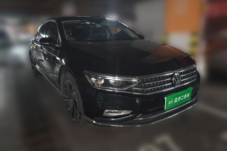 Used Volkswagen Magotan 2020 330TSI DSG Luxury Edition Front Right 45 Deg