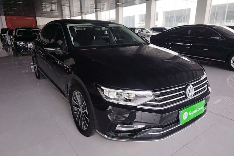 Used Volkswagen Magotan 2020 330TSI DSG Luxury Edition Front Right 45 Deg