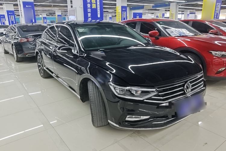 Used Volkswagen Magotan 2020 330TSI DSG Leading Model Front Right 45 Deg