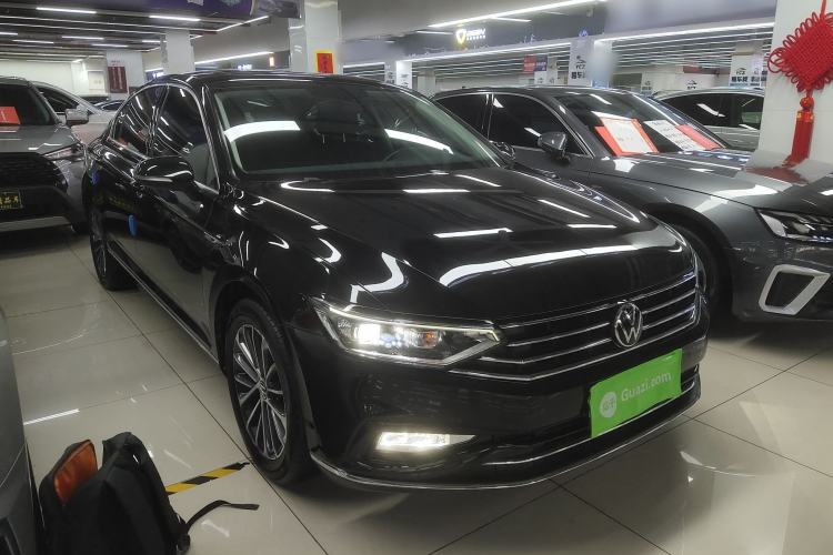 Used Volkswagen Magotan 2020 330TSI DSG Luxury Edition Front Right 45 Deg