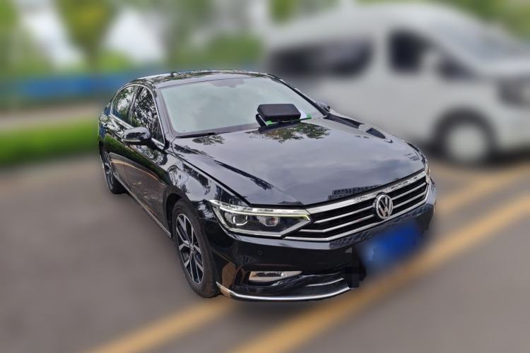 Used Volkswagen Magotan 2020 330TSI DSG Leading Model Front Right 45 Deg