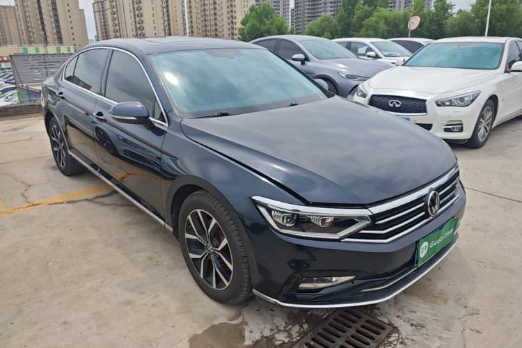 Used Volkswagen Magotan 2020 330TSI DSG Leading Model Front Right 45 Deg