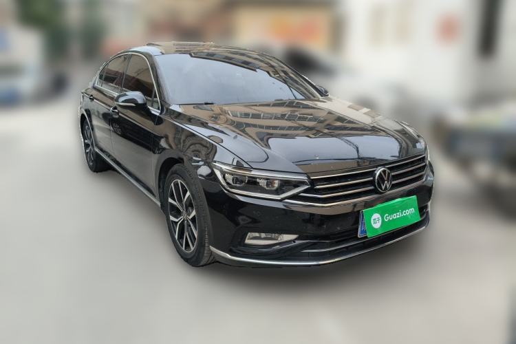 Used Volkswagen Magotan 2020 330TSI DSG Leading Model Front Right 45 Deg