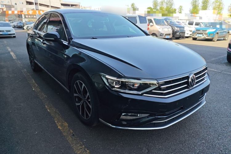 Used Volkswagen Magotan 2020 330TSI DSG Leading Model Front Right 45 Deg