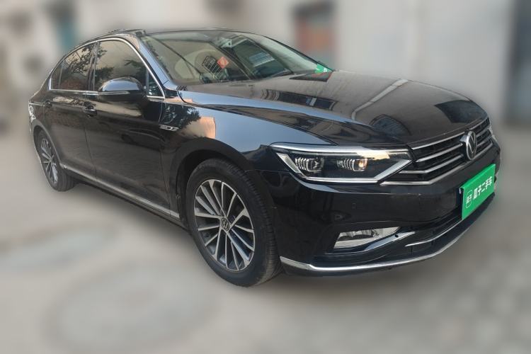 Used Volkswagen Magotan 2020 330TSI DSG Luxury Edition Front Right 45 Deg