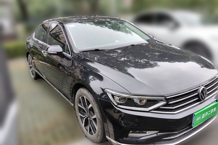 Used Volkswagen Magotan 2020 280TSI DSG Comfort Edition Front Right 45 Deg