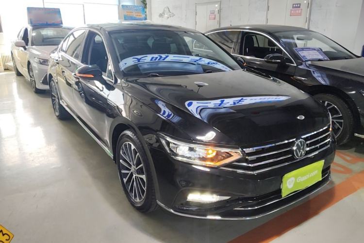 Used Volkswagen Magotan 2020 330TSI DSG Luxury Edition Front Right 45 Deg