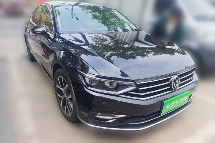 Used Volkswagen Magotan 2020 330TSI DSG Leading Model Front Right 45 Deg