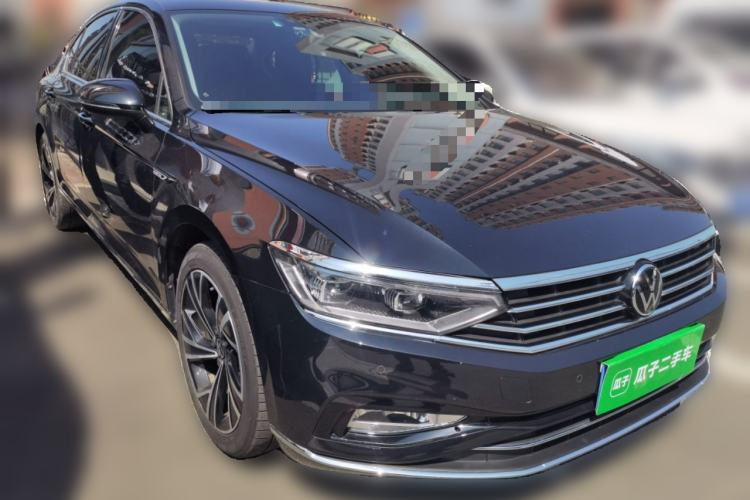 Used Volkswagen Magotan 2020 330TSI DSG Luxury Edition Front Right 45 Deg