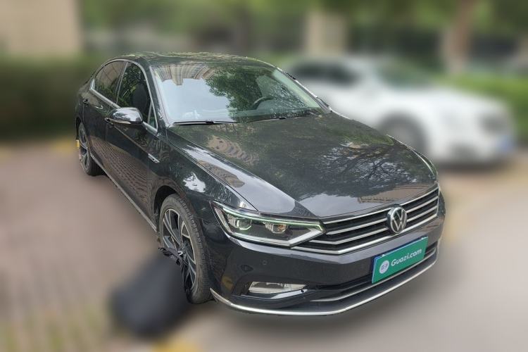 Used Volkswagen Magotan 2020 330TSI DSG Luxury Edition Front Right 45 Deg