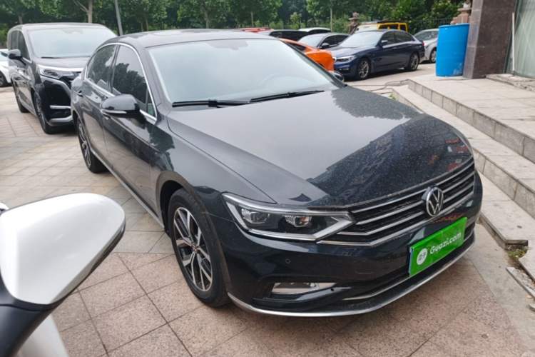 Used Volkswagen Magotan 2020 330TSI DSG Leading Model Front Right 45 Deg